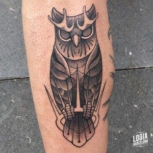 tatuaje_brazo_buho_logiabarcelona_toni_dimoni   